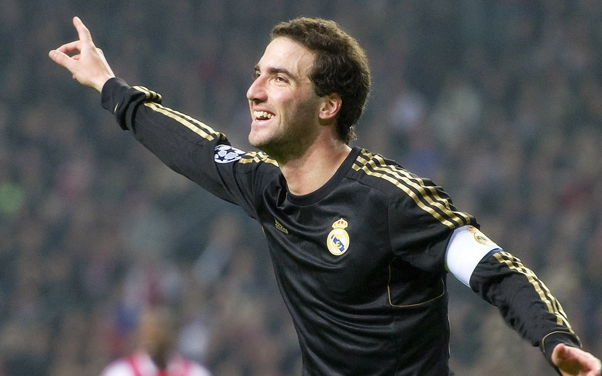 开云体育-逆流而上，欧冠决赛夜，紫百合锁死南十字星